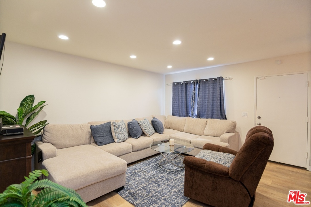 3305 East Ransom Street, Unit H Long Beach, CA 90804 - Photo 4 of 26 Gallery Image 4