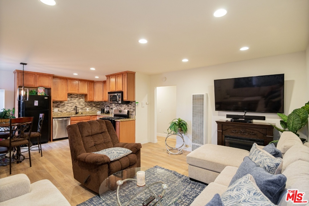 3305 East Ransom Street, Unit H Long Beach, CA 90804 - Photo 5 of 26 Gallery Image 5