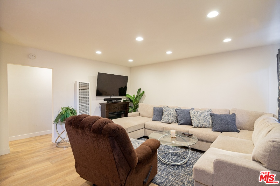 3305 East Ransom Street, Unit H Long Beach, CA 90804 - Photo 7 of 26 Gallery Image 7