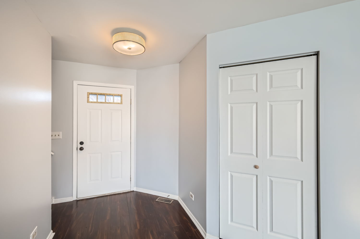 777 Hoover Drive Carol Stream, IL 60188 - Photo 3 of 20