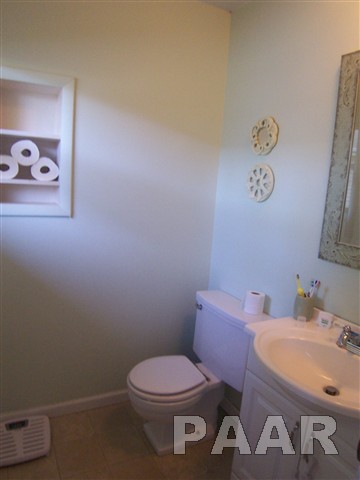 1 Colonial Court Washington, IL 61571 - Photo 9 of 15 Gallery Image 9