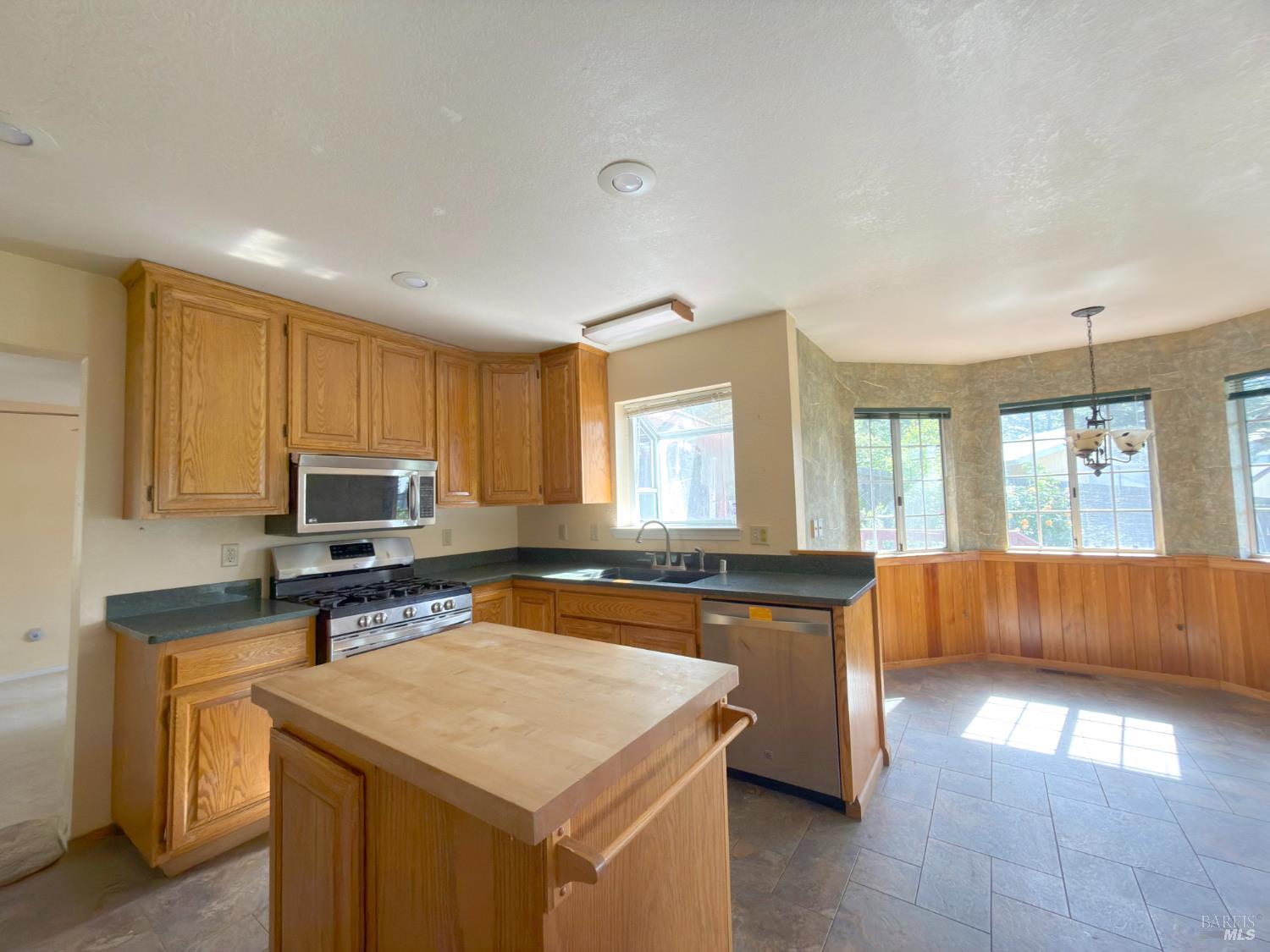 27009 Hawk Court Willits, CA 95490 - Photo 4 of 31