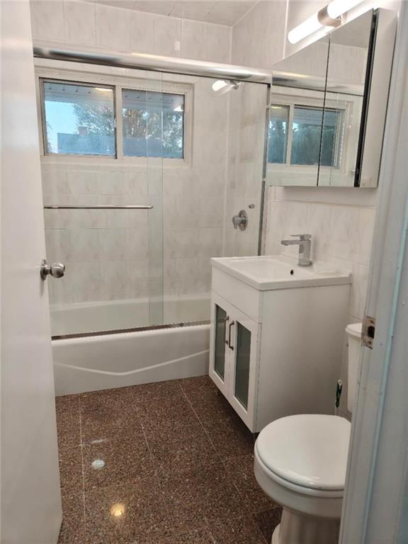 82 Lantern Road Hicksville, NY 11801 - Photo 7 of 28