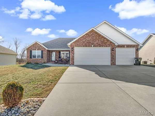 $455,000 | 716 Prairie Place, Waterloo, IL 62298