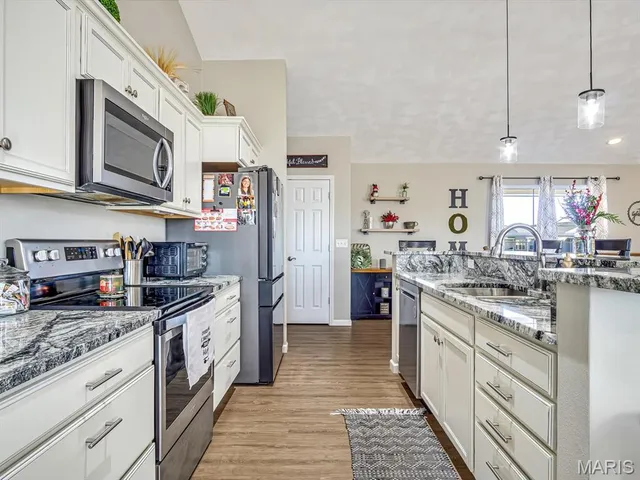 $455,000 | 716 Prairie Place, Waterloo, IL 62298