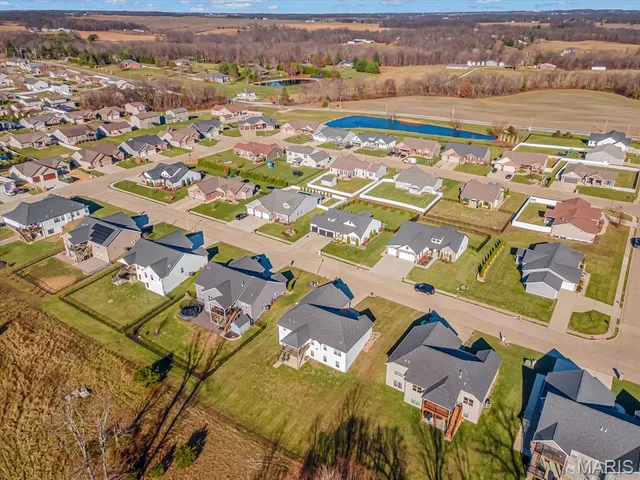 $455,000 | 716 Prairie Place, Waterloo, IL 62298