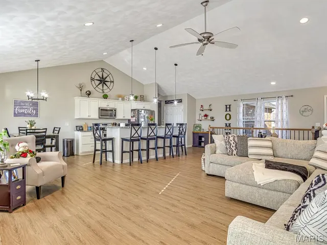 $455,000 | 716 Prairie Place, Waterloo, IL 62298