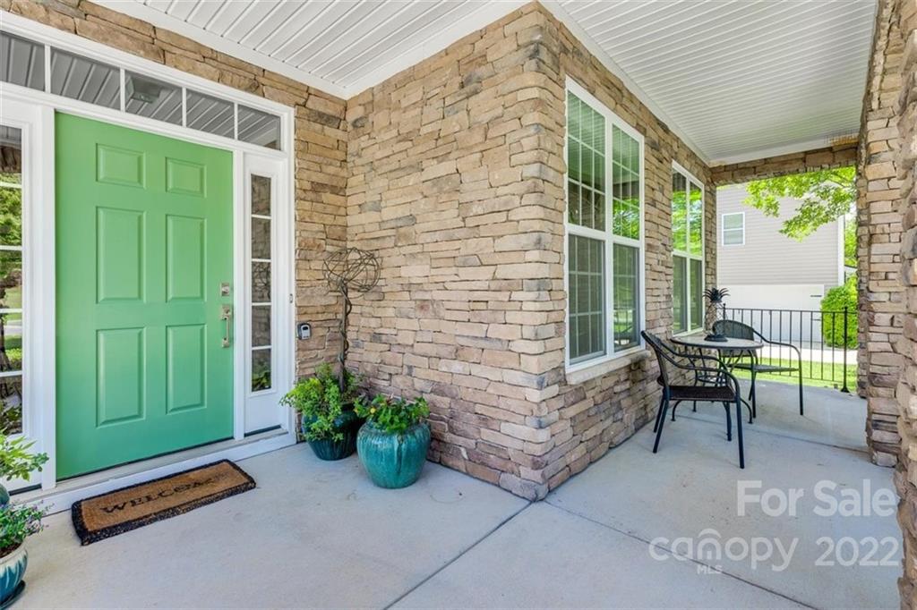 1007 Kaiser Way Fort Mill, SC 29715 - Photo 4 of 48 a garden view with a seating space and a potted plant