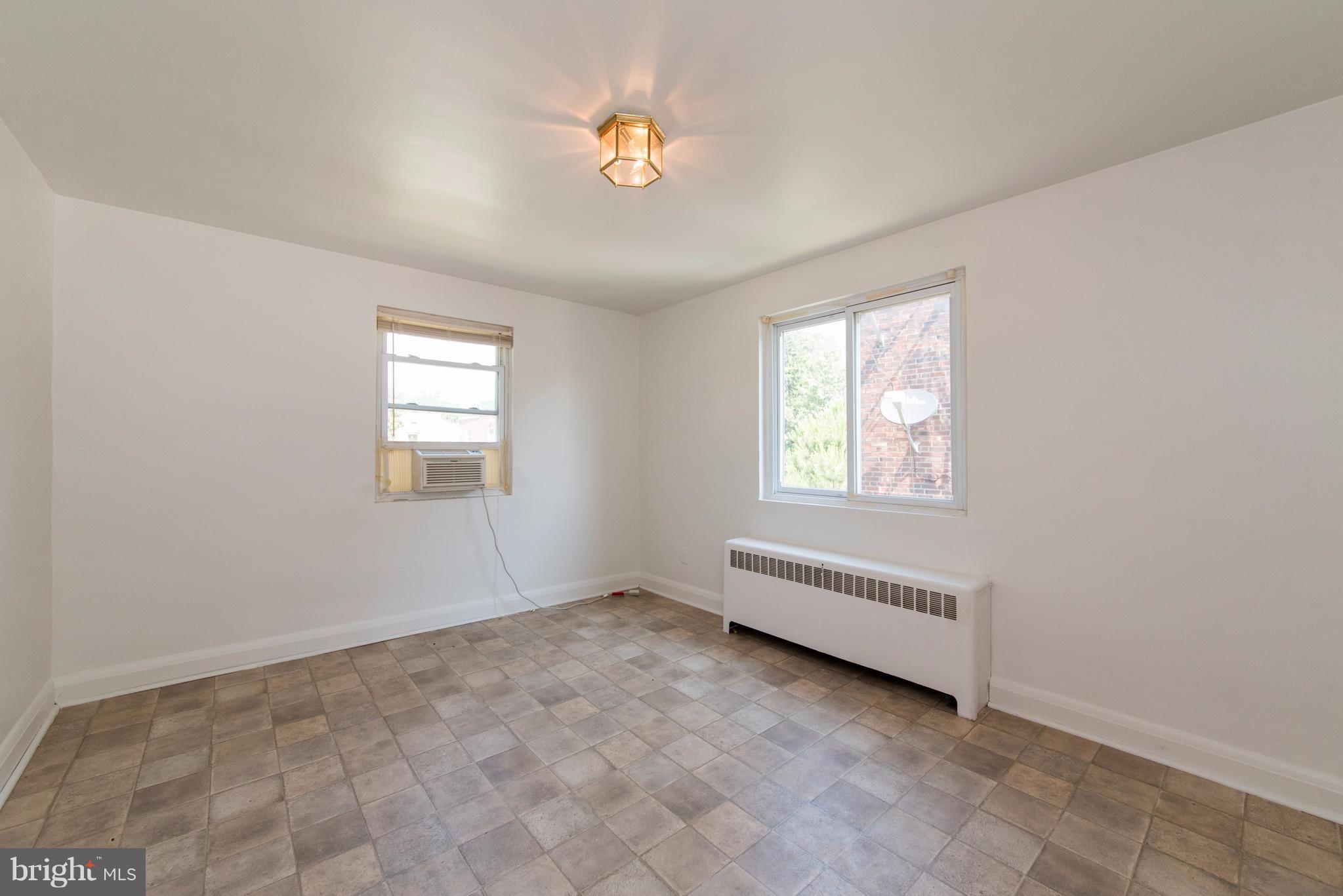 8531 Chestnut Oak Road Baltimore, MD 21234 - Photo 22 of 30 Living Room