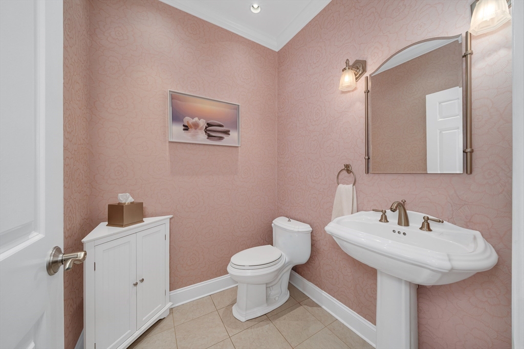 215 Lexington Road Dracut, MA 01826 - Photo 9 of 42