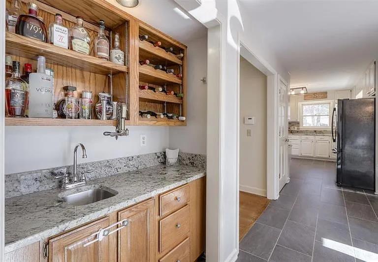 555 Greenland Road Northeast Sandy Springs, GA 30342 - Photo 11 of 47