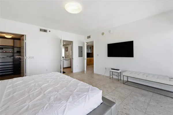 $3,900 | 1830 South Ocean Drive, Unit 4907, Hallandale Beach, FL 33009