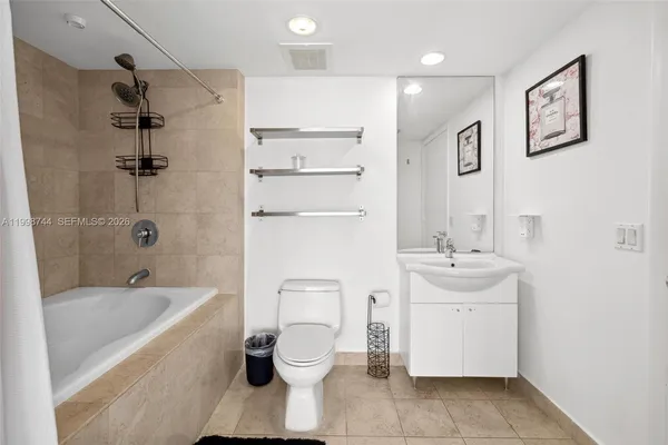 $3,900 | 1830 South Ocean Drive, Unit 4907, Hallandale Beach, FL 33009