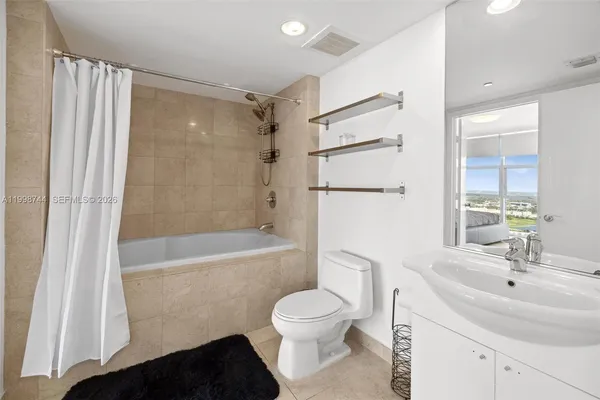 $3,900 | 1830 South Ocean Drive, Unit 4907, Hallandale Beach, FL 33009