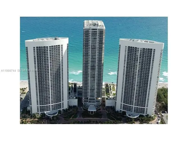 $3,900 | 1830 South Ocean Drive, Unit 4907, Hallandale Beach, FL 33009