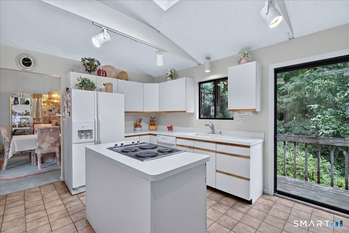 473 Fairway Road Orange, CT 06477 - Photo 8 of 27