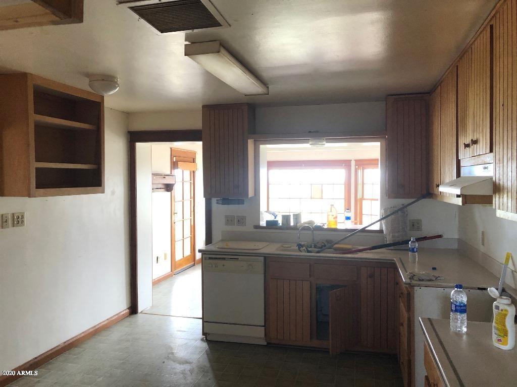 10076 North Mormon Road Elfrida, AZ 85610 - Photo 10 of 49 Kitchen