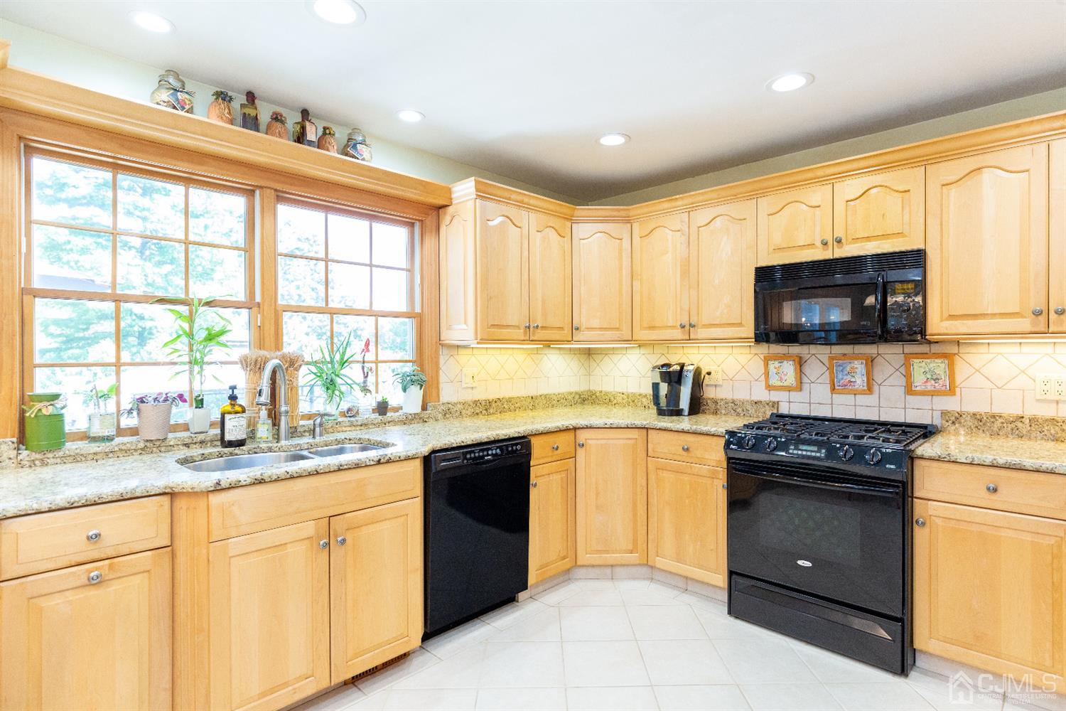19 Gales Road Edison, NJ 08837 - Photo 9 of 64