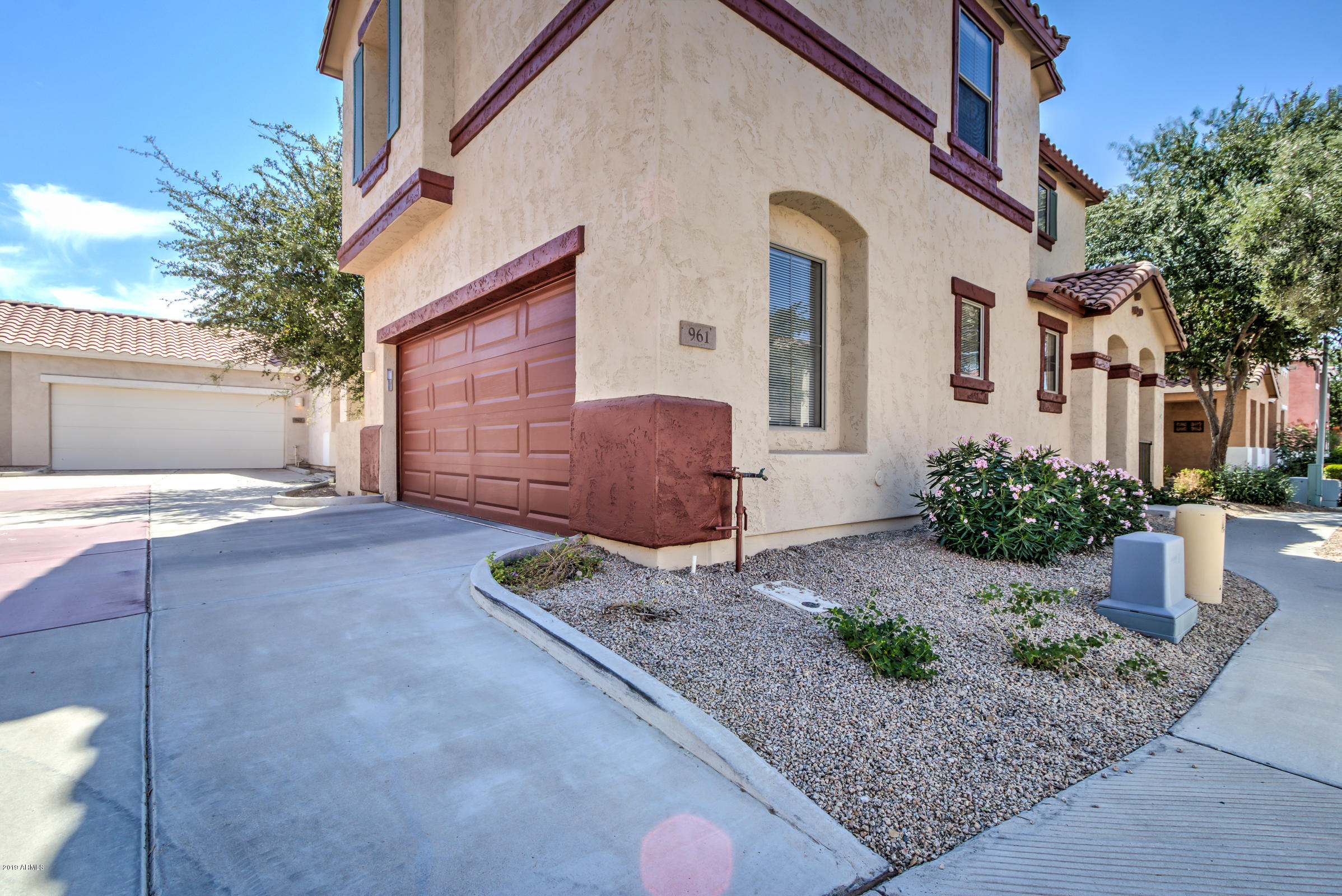 961 East Ranch Road Gilbert, AZ 85296 - Photo 3 of 25 961 E Ranch Road-5