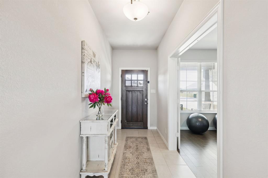 118 Mossy Creek Trail Rhome, TX 76078 - Photo 4 of 28