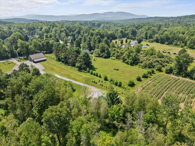 $699,900 | 422 Town Highway 21, Fairfax, VT 05454