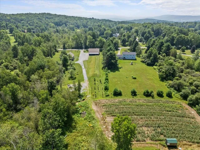 $699,900 | 422 Town Highway 21, Fairfax, VT 05454