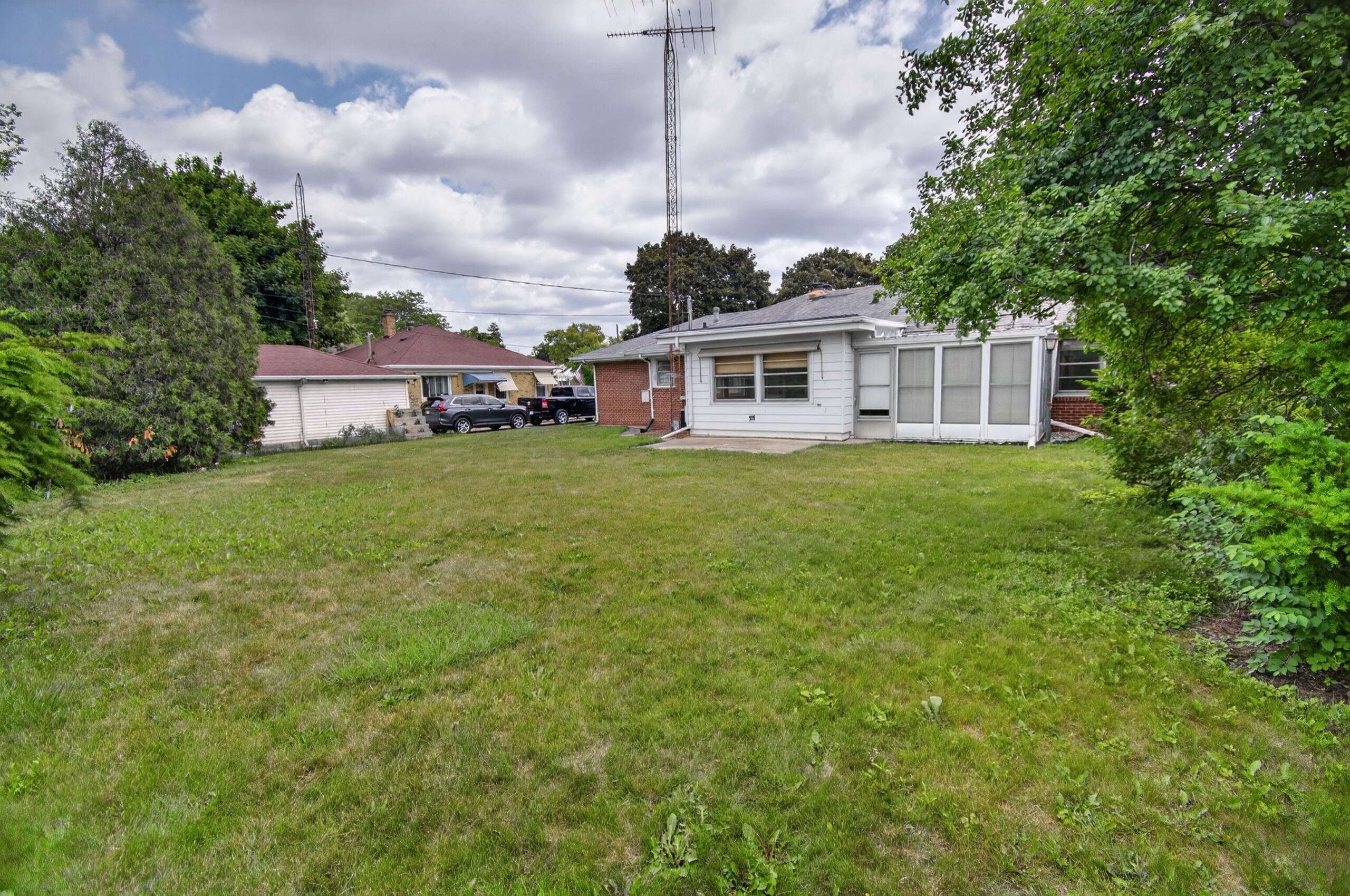 1112 Kentucky Street Racine, WI 53405 - Photo 7 of 29 007_DSC_4054