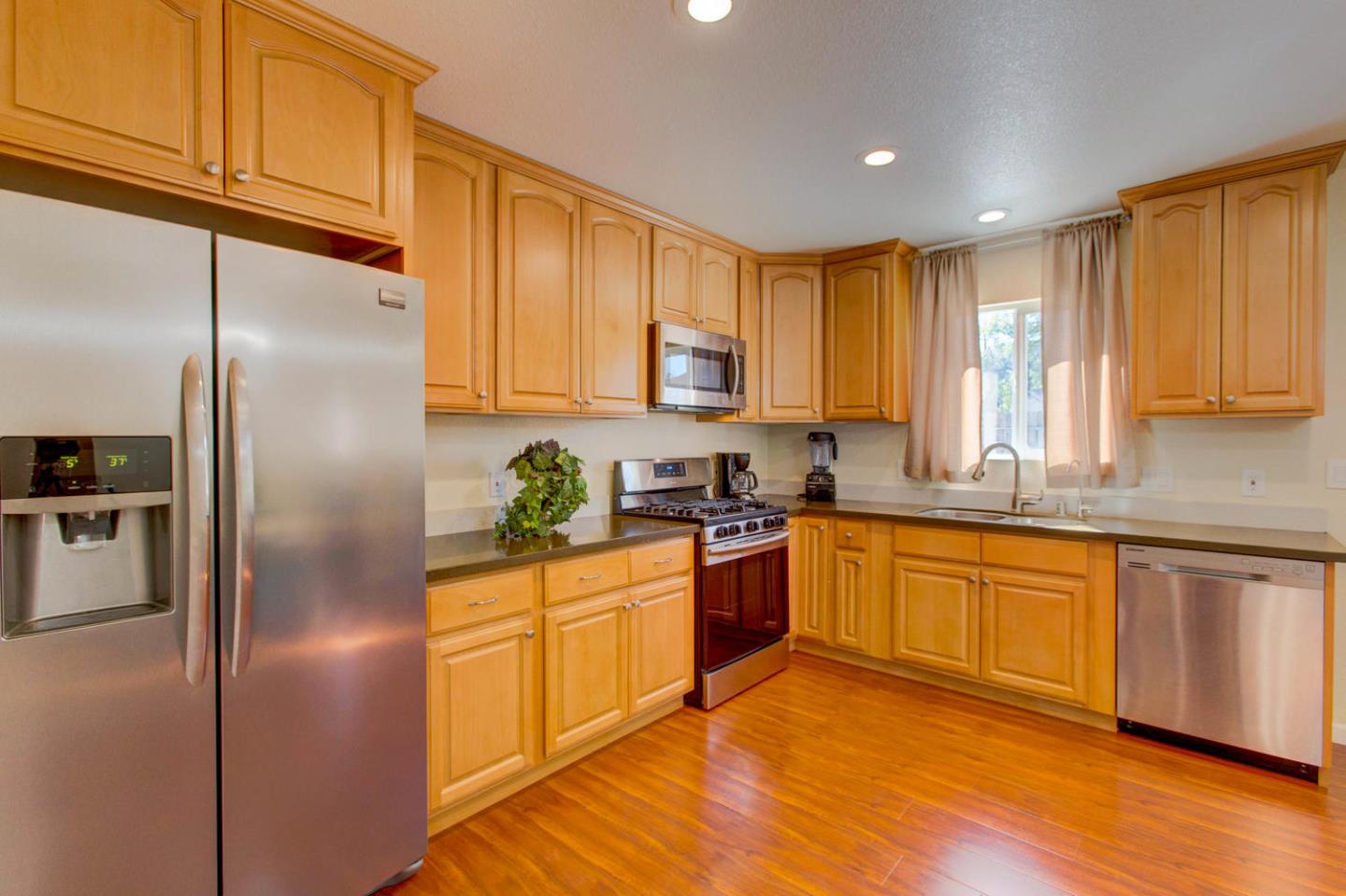 81 Oak Road Watsonville, CA 95076 - Photo 4 of 18 Gallery Image 4