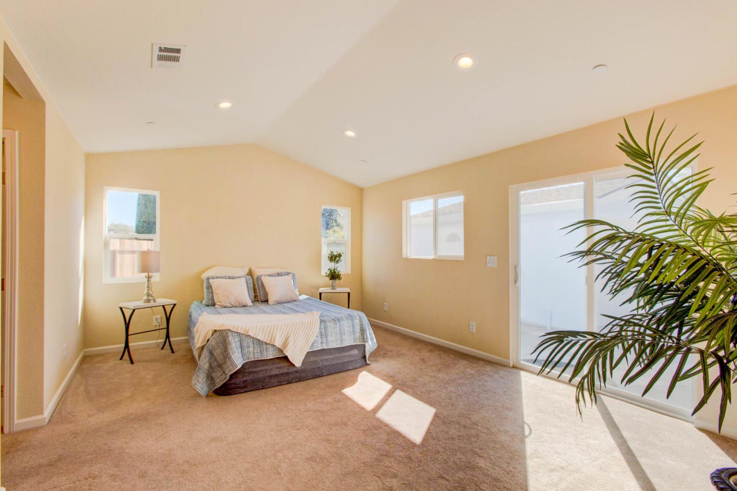 81 Oak Road Watsonville, CA 95076 - Photo 6 of 18 Gallery Image 6