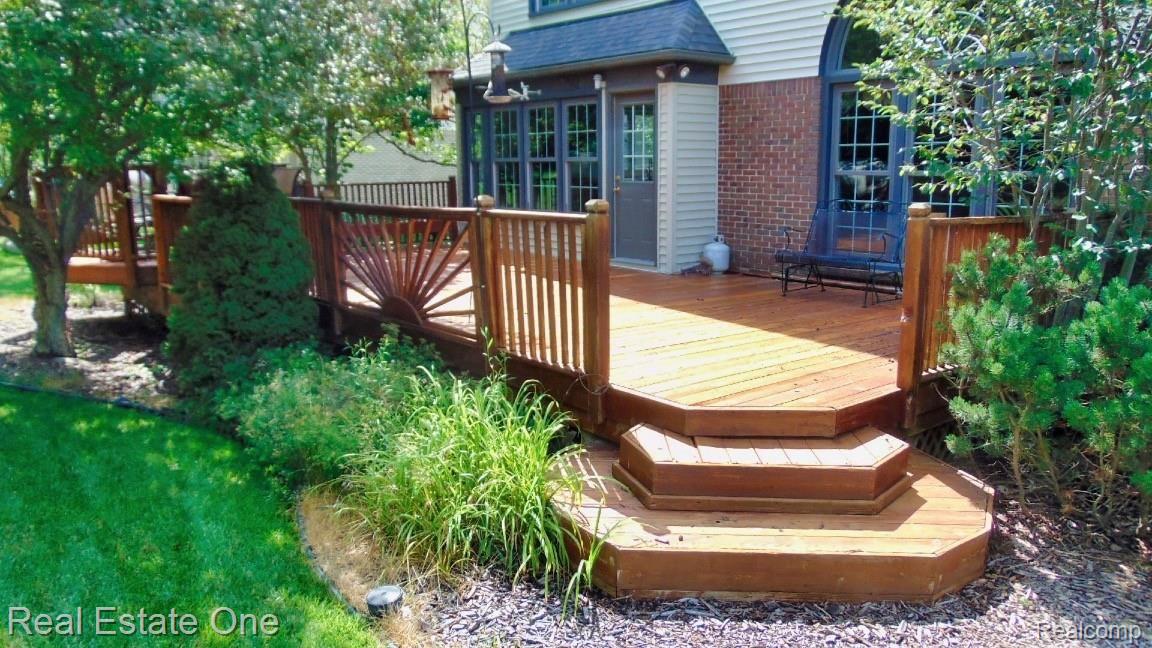 2458 Pleasant View Drive Rochester, MI 48306 - Photo 32 of 68 DSC00155.jpeg
