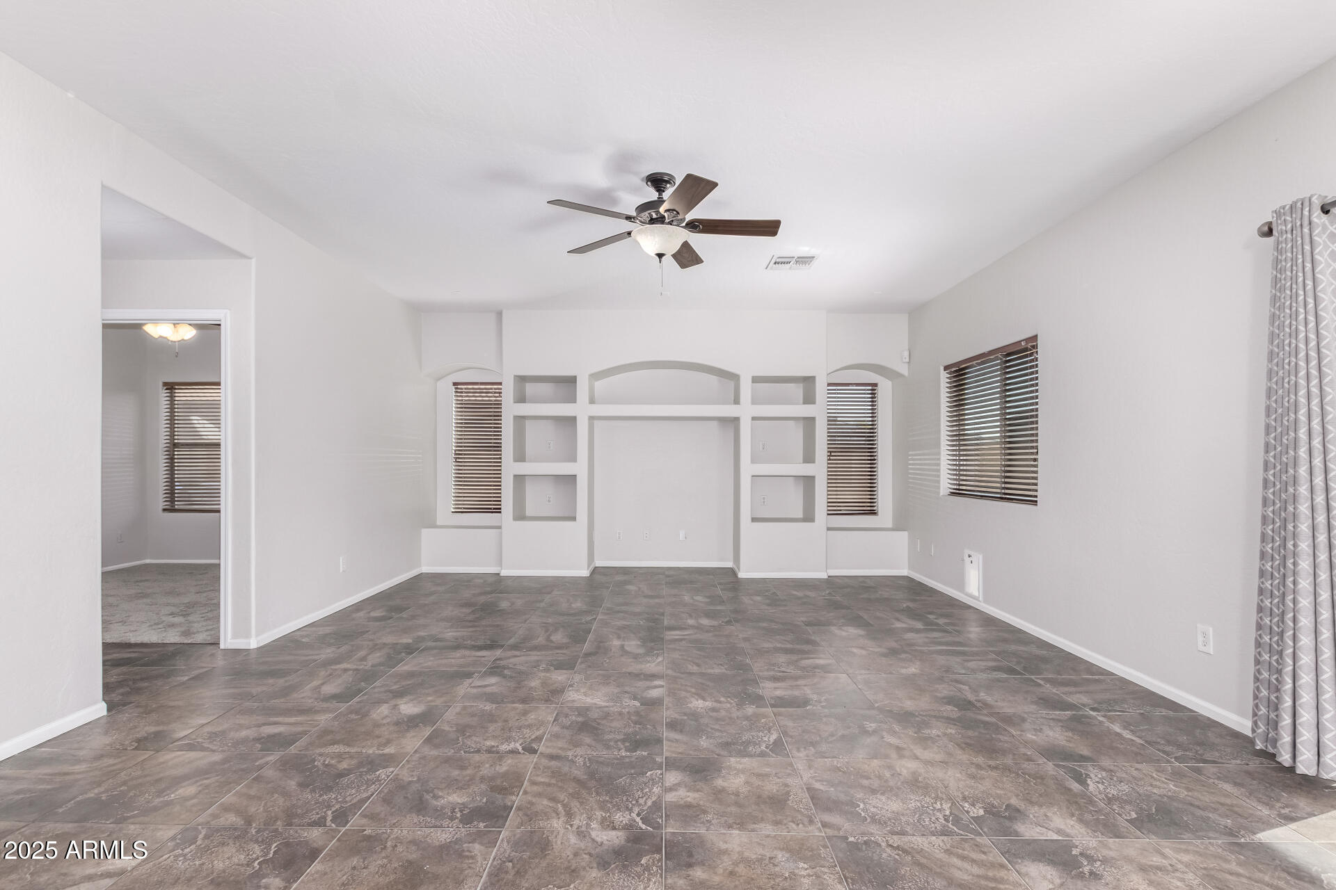 7719 West Encinas Lane Phoenix, AZ 85043 - Photo 11 of 46 11 - Encinas