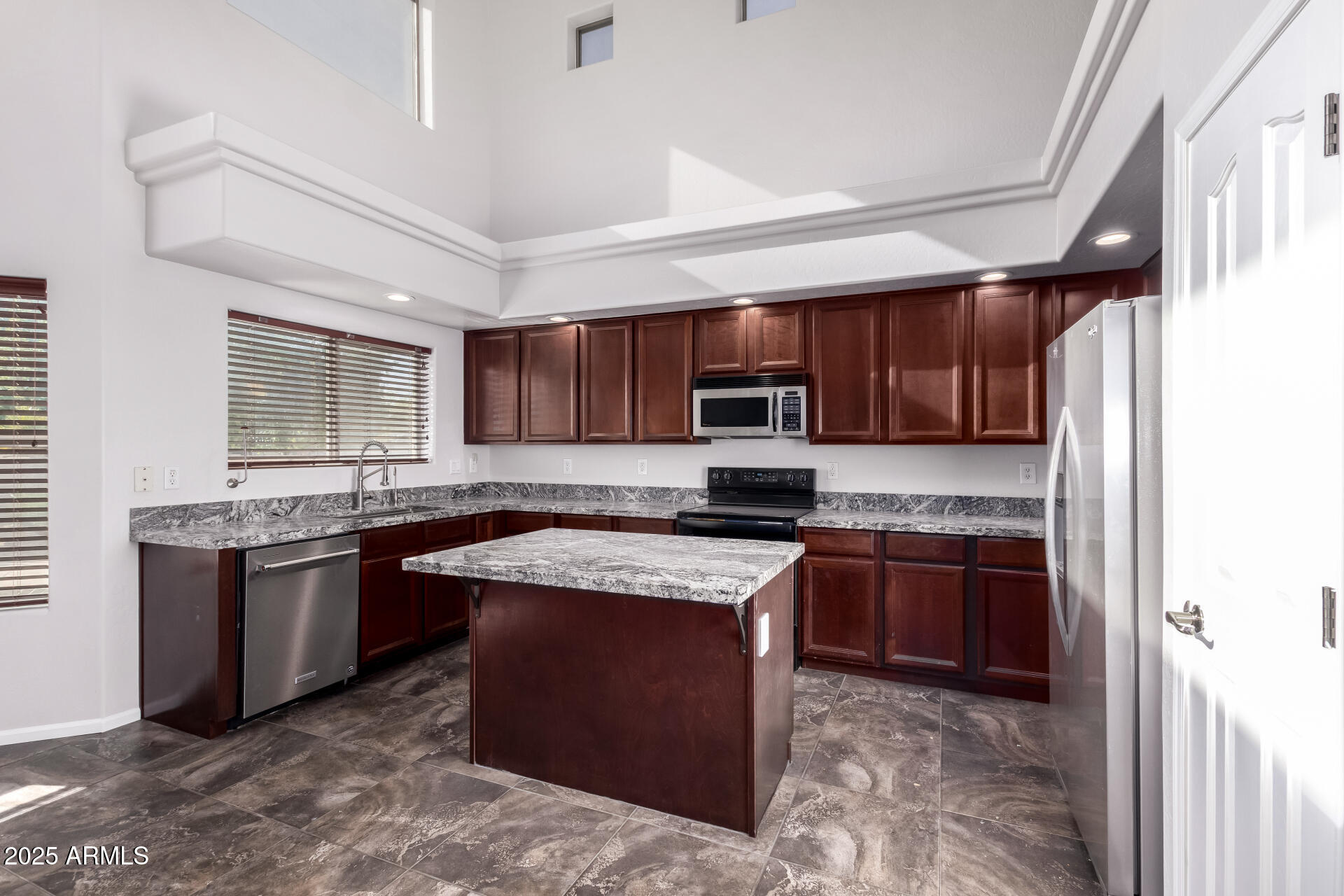 7719 West Encinas Lane Phoenix, AZ 85043 - Photo 15 of 46 15 - Encinas