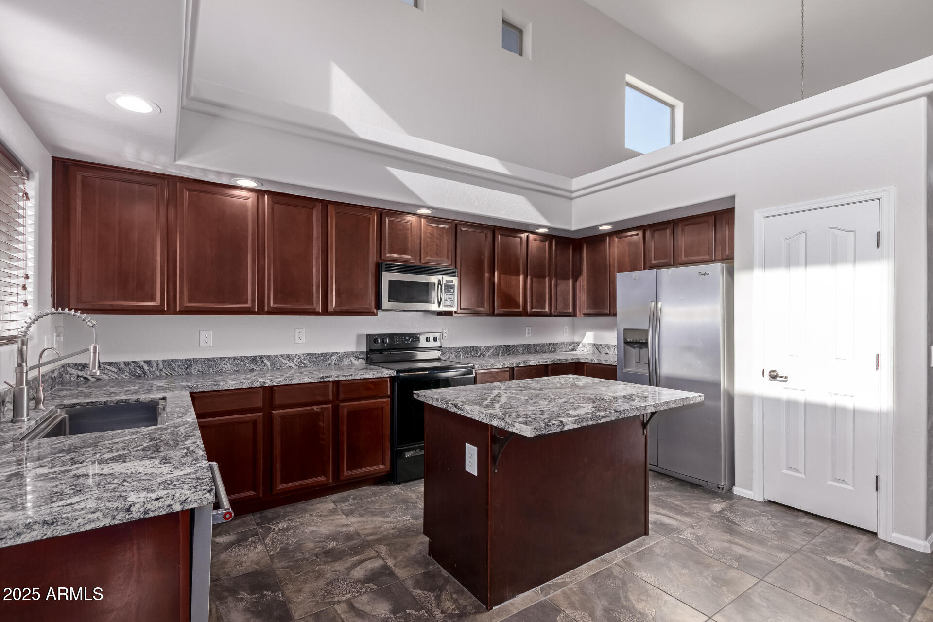 7719 West Encinas Lane Phoenix, AZ 85043 - Photo 17 of 46 17 - Encinas