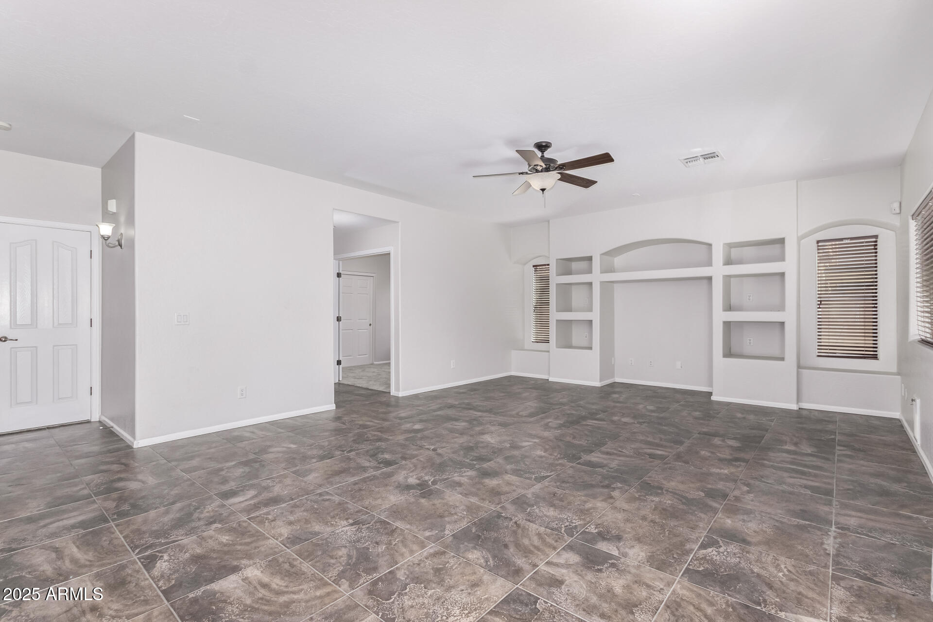 7719 West Encinas Lane Phoenix, AZ 85043 - Photo 10 of 46 10 - Encinas