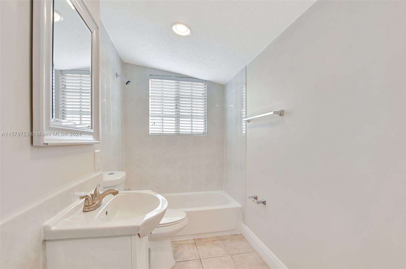 20916 Avenel Run Boca Raton, FL 33428 - Photo 37 of 43 a bathroom with a sink and a bathtub