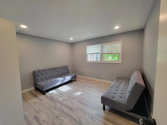 $2,600 | 1001 East Callero Circle, Unit 1, Mount Prospect, IL 60056