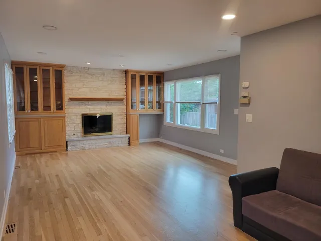 $2,600 | 1001 East Callero Circle, Unit 1, Mount Prospect, IL 60056