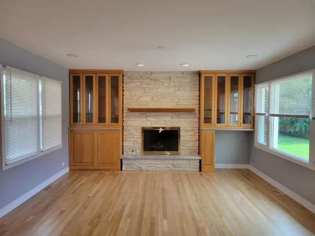 $2,600 | 1001 East Callero Circle, Unit 1, Mount Prospect, IL 60056