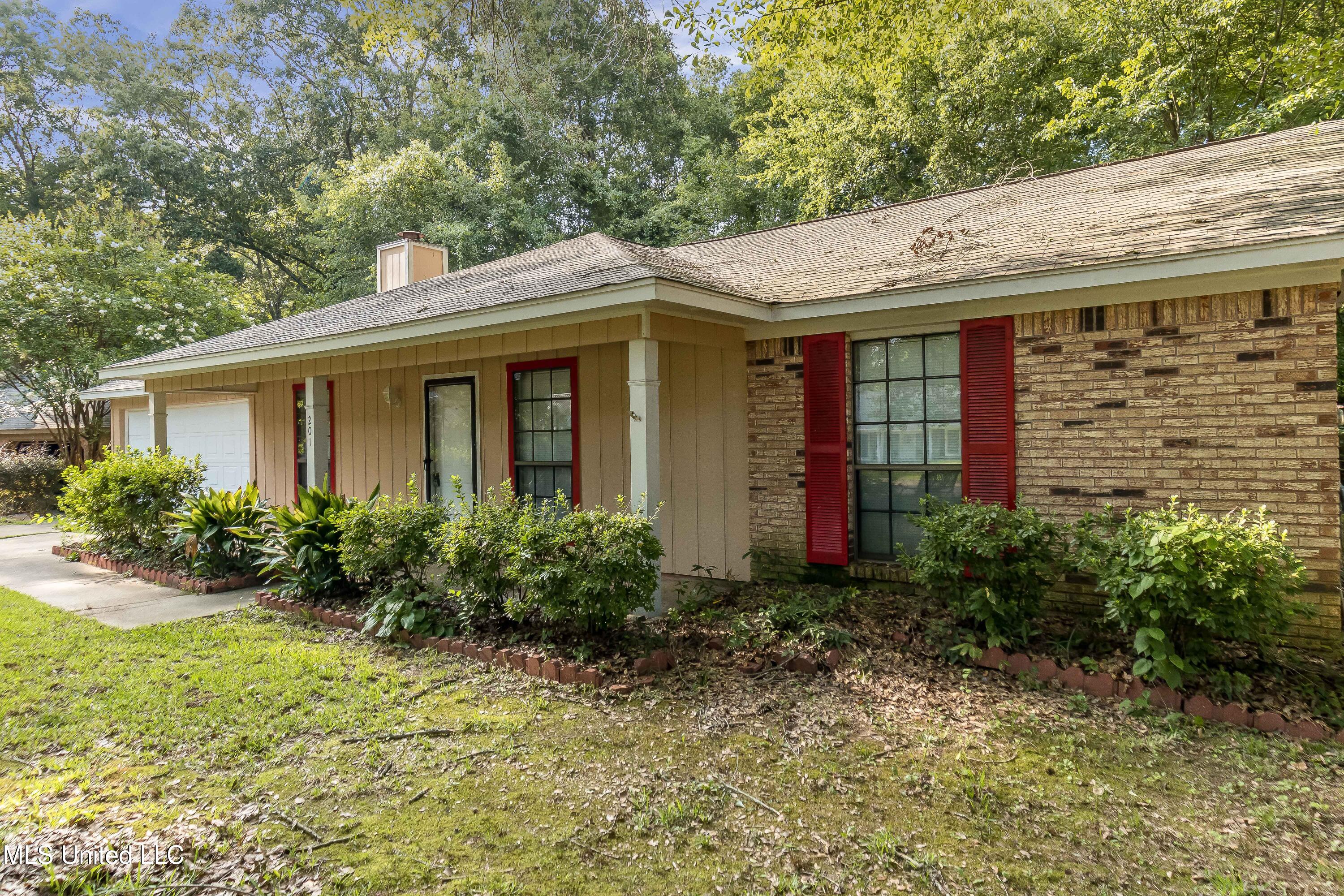 201 Shadow Cove Clinton, MS 39056 - Photo 3 of 22 201 Shadow Cove-4