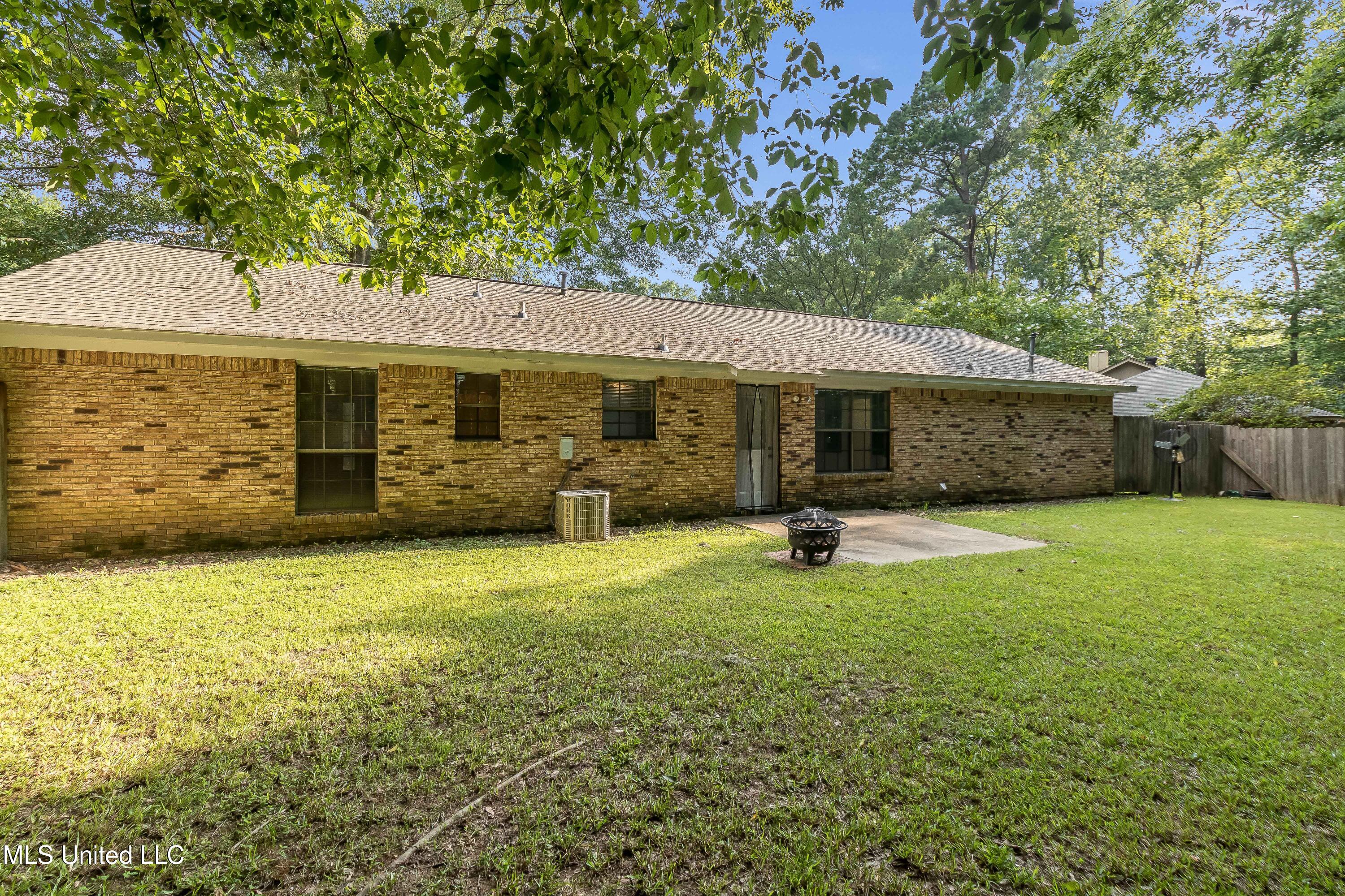 201 Shadow Cove Clinton, MS 39056 - Photo 5 of 22 201 Shadow Cove-6