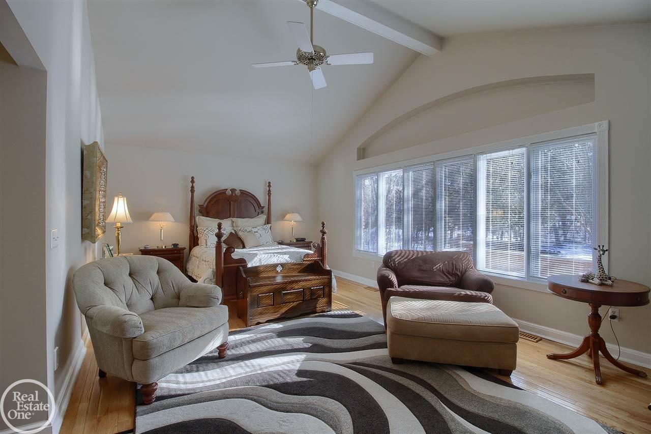 1498 Mill Race Road Rochester, MI 48306 - Photo 18 of 44 50006582-17.JPG