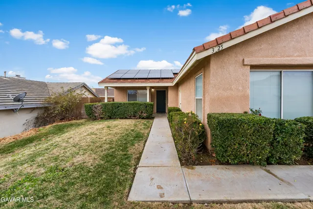 a view of a back yard of the house