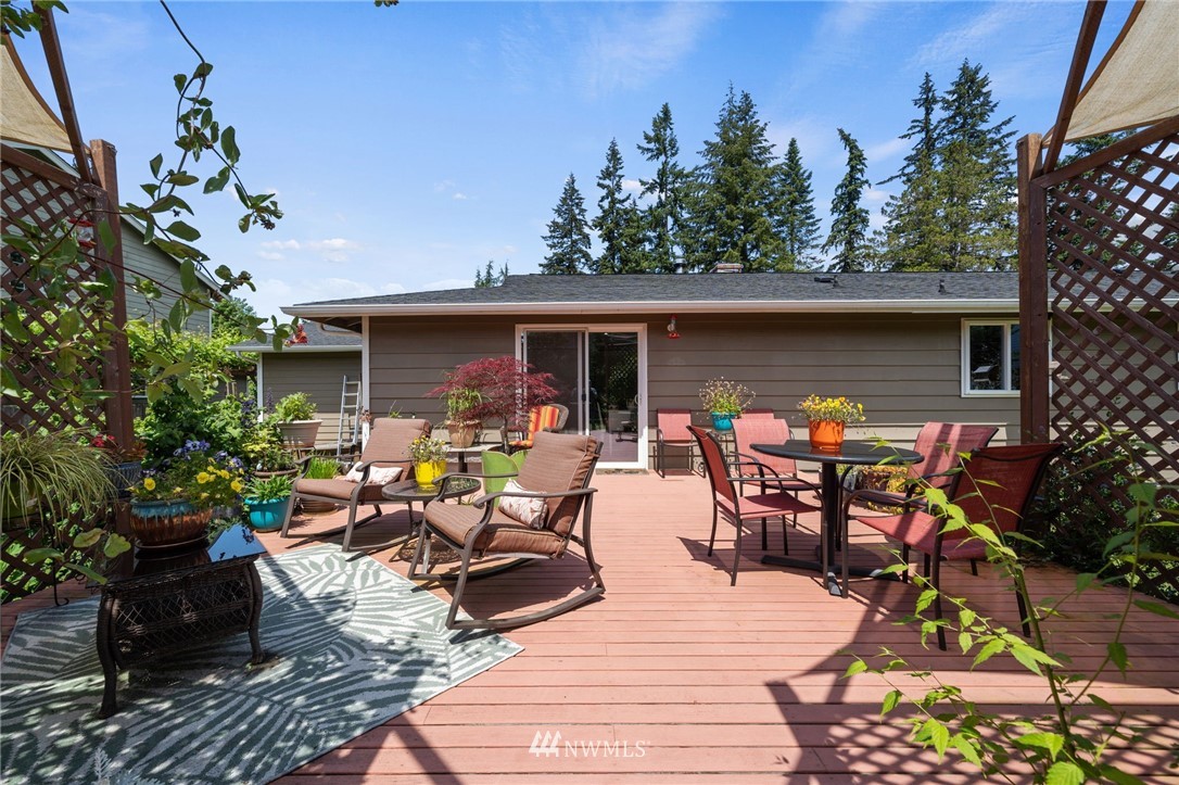 128 183rd Street Southwest Bothell, WA 98012 - Photo 25 of 33 a view of backyard with outdoor seating and plants