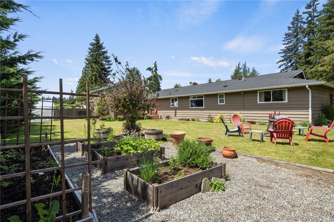 128 183rd Street Southwest Bothell, WA 98012 - Photo 27 of 33 a front view of a house with garden