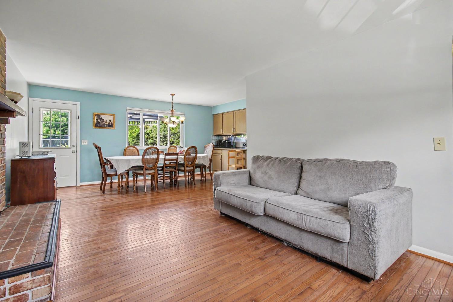 8493 Cheviot Road Cincinnati, OH 45247 - Photo 4 of 29