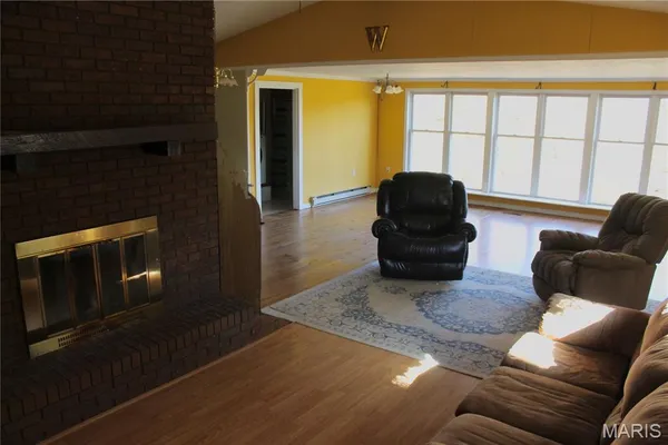 $284,900 | 18868 Chickadee Drive, Marble Hill, MO 63764