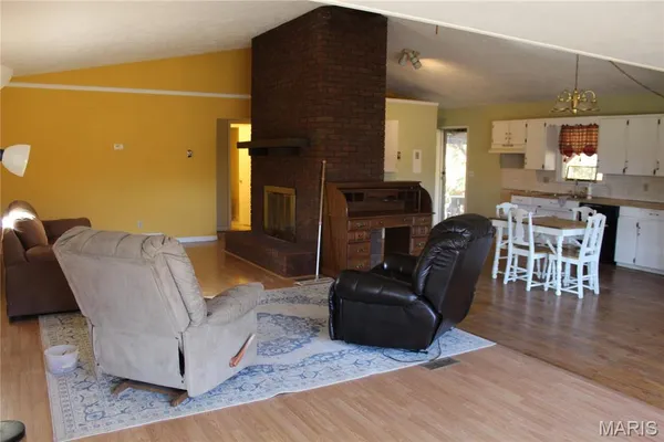 $284,900 | 18868 Chickadee Drive, Marble Hill, MO 63764