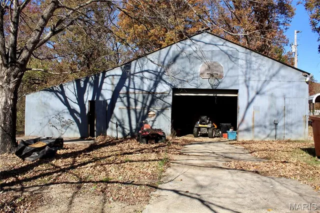 $300,000 | 18868 Chickadee Drive, Marble Hill, MO 63764