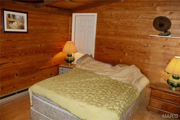 $284,900 | 18868 Chickadee Drive, Marble Hill, MO 63764