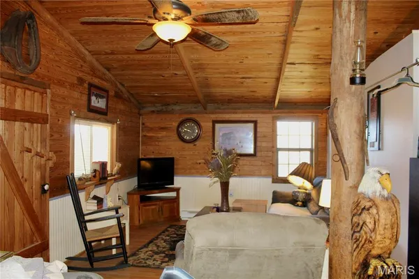 $284,900 | 18868 Chickadee Drive, Marble Hill, MO 63764